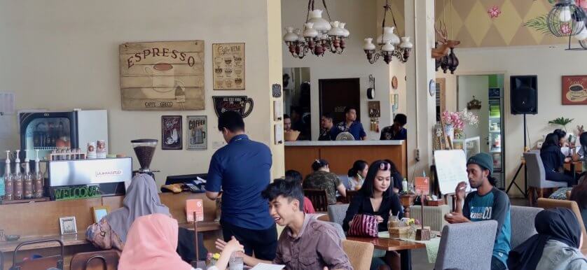 インドネシアのバンドンで世界有数のカフェ文化が発達